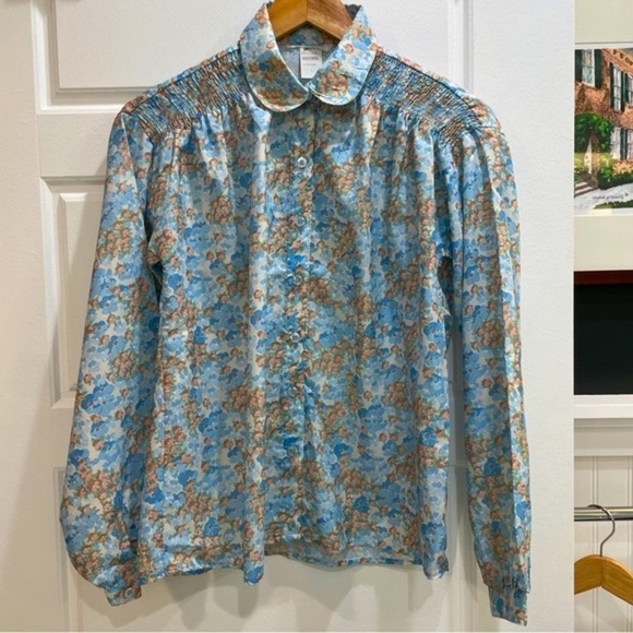 Vintage Tops - Vintage Smocked Shoulder Puff Sleeve Blue Floral Top